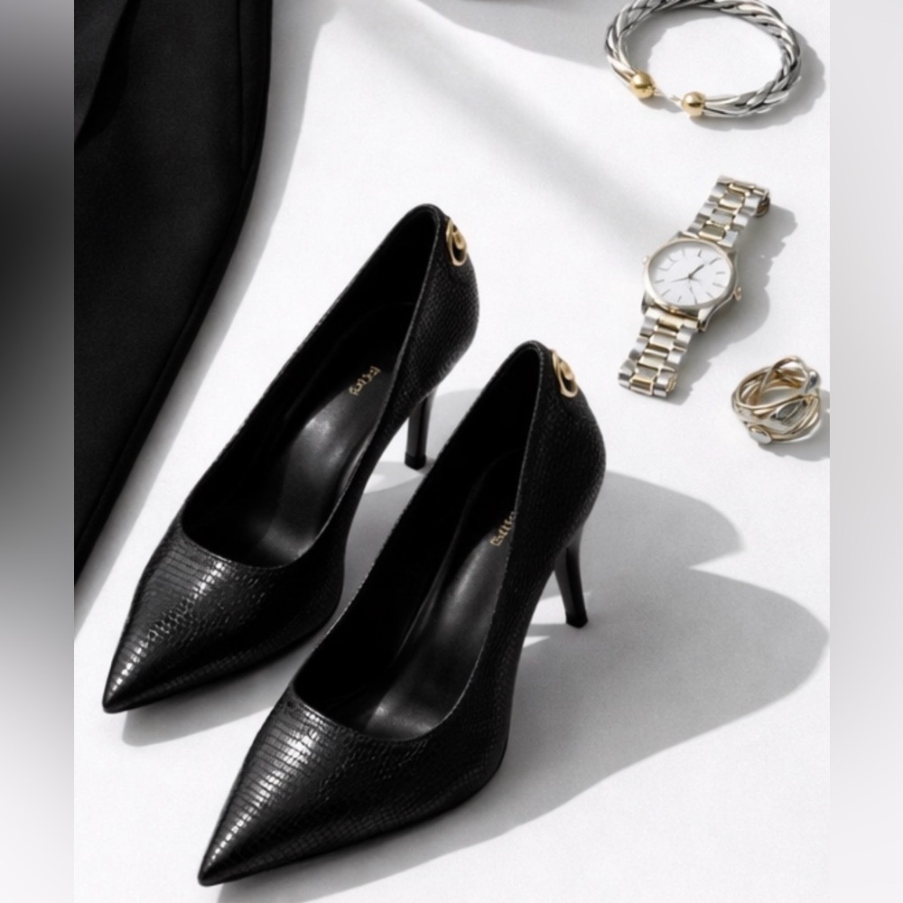 Burberry Black Textured Heels